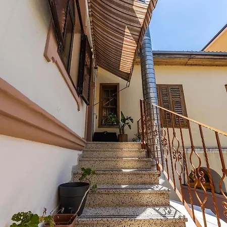 Дом отдыха Gg House Historic Duplex In Gjuhadol *